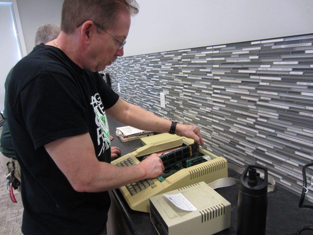 Randy tests a recent Apple II acquisition.